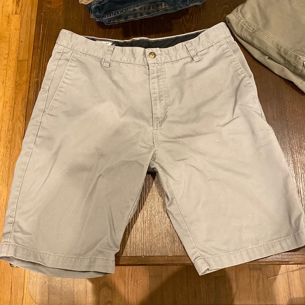 Volcom shorts/ grey/ size 32